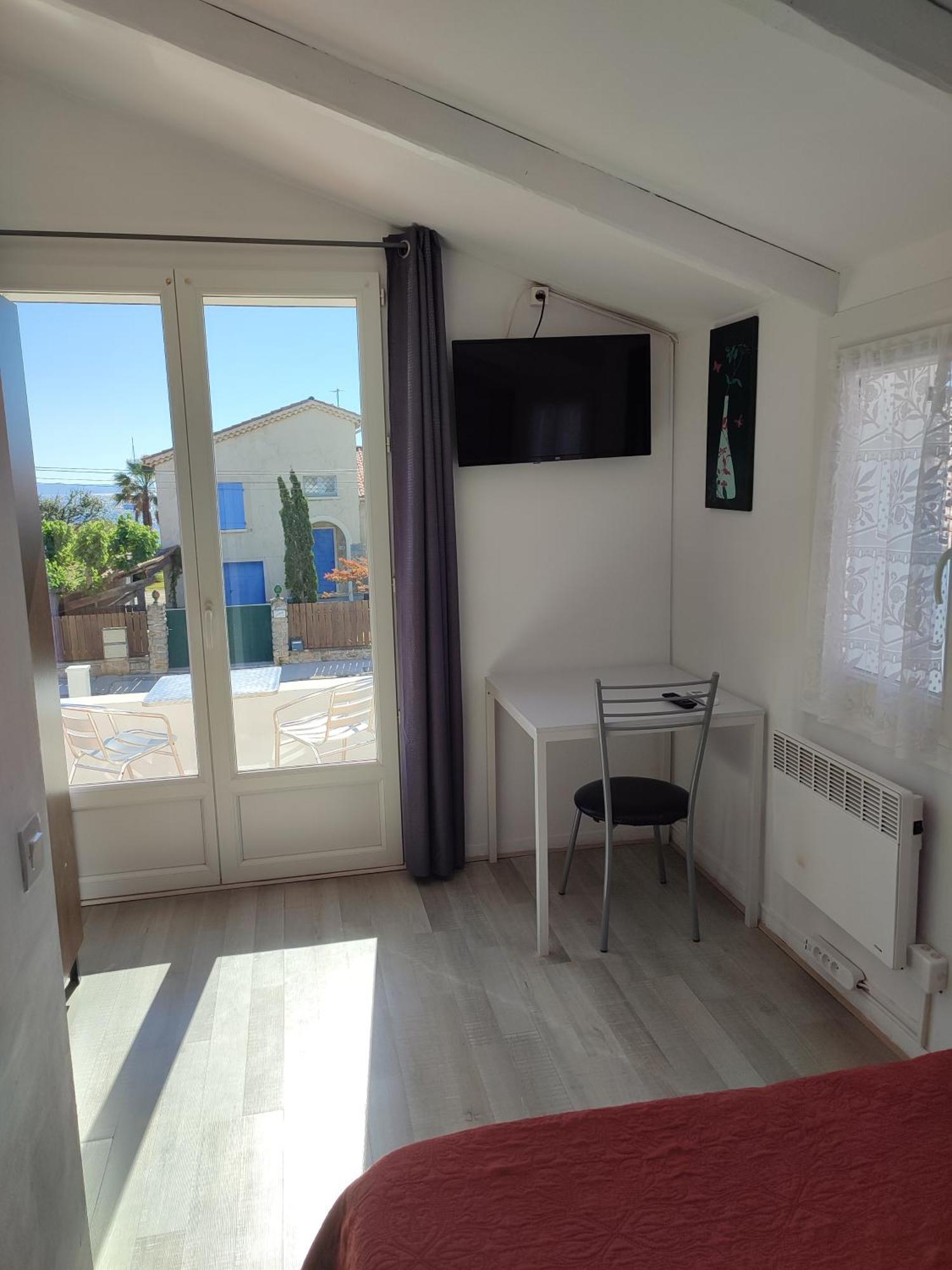 Hotel Le Calypso Hyeres Ngoại thất bức ảnh