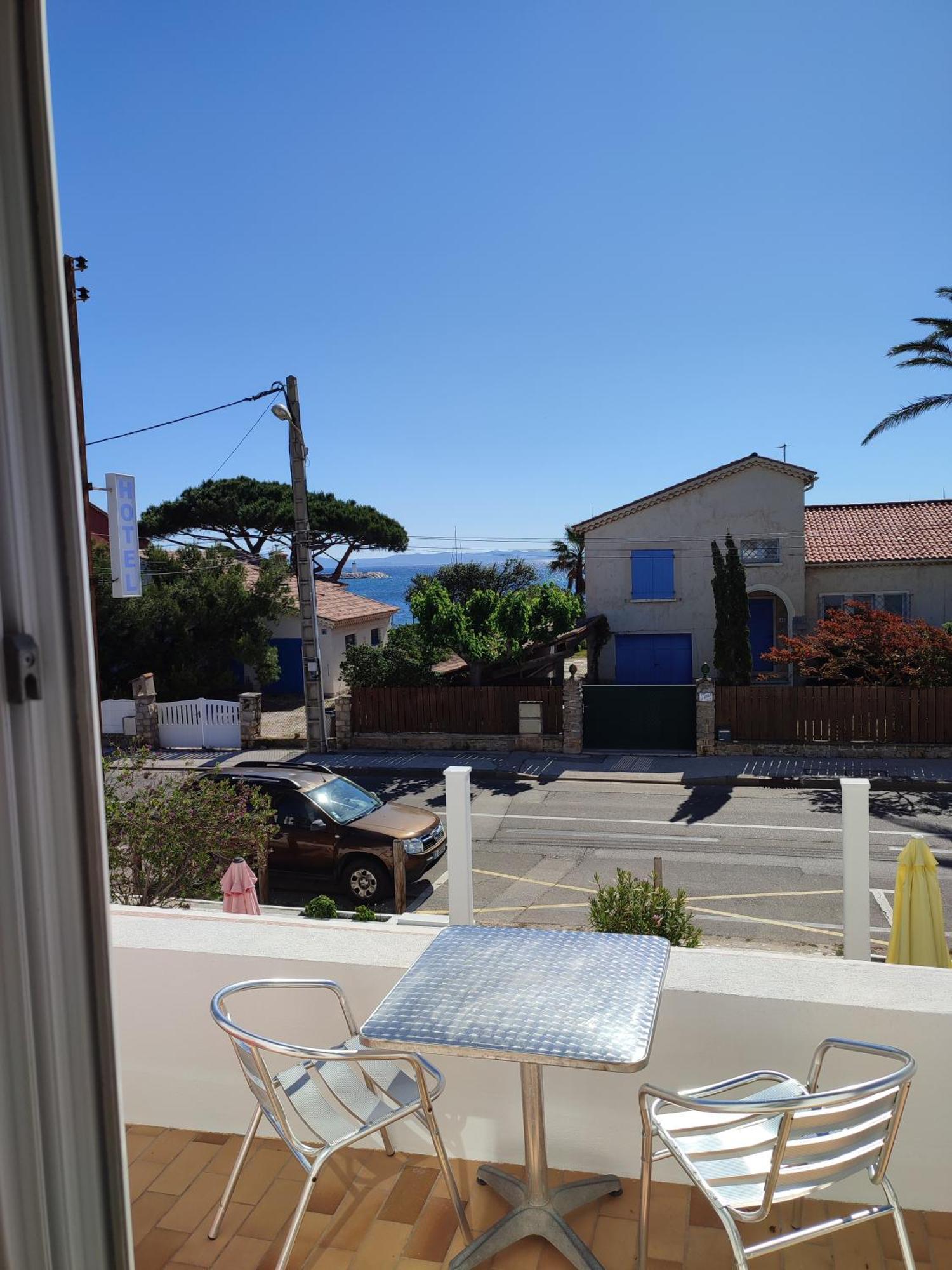 Hotel Le Calypso Hyeres Ngoại thất bức ảnh