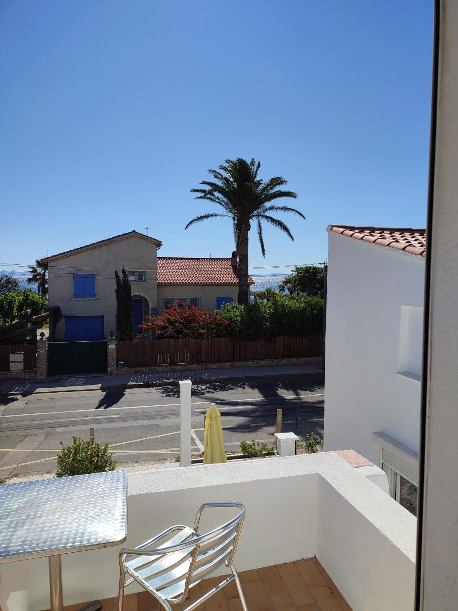 Hotel Le Calypso Hyeres Ngoại thất bức ảnh